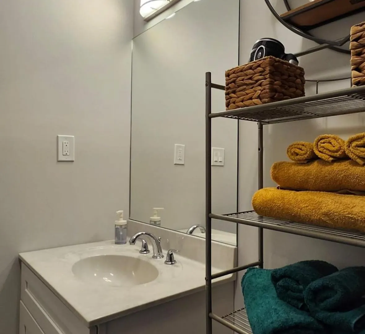 Comfy, Cozy, Affordable And Private - Free Parking Apartment New York