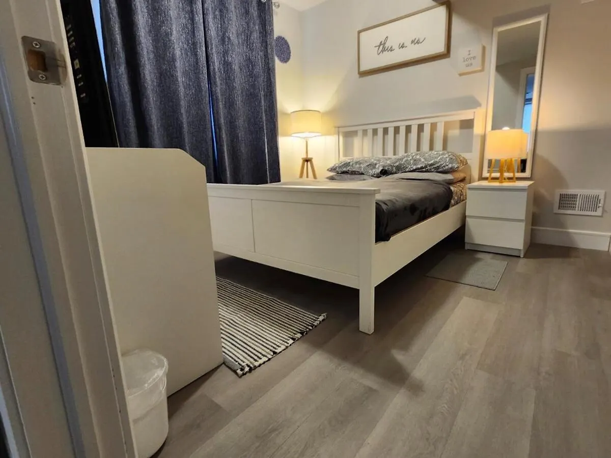 Comfy, Cozy, Affordable And Private - Free Parking Apartment New York